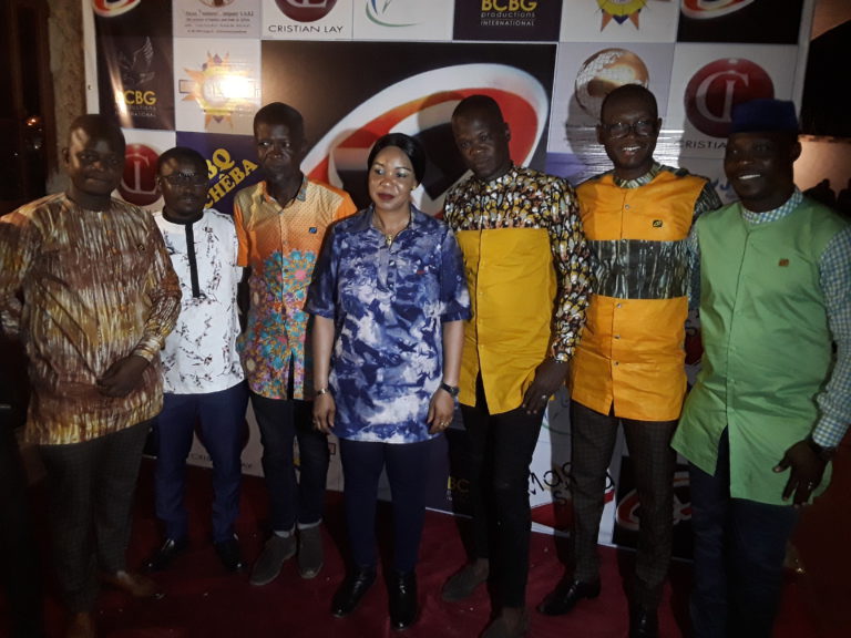 Maison haute couture TCHÊBA : Un barbecue organisé pour faire son bilan, renforcer sa clientèle et établir ses projets pour la suite.