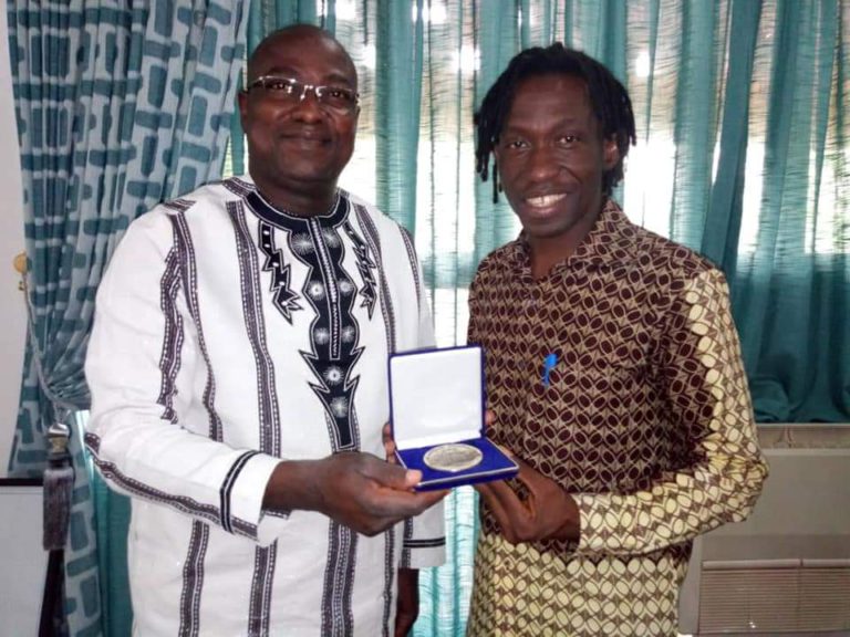CULTURE : L’ambassadeur de la culture burkinabè en Amérique du Nord, Bébéto Ulrich Lonsili, reçu en audience  à Ouaga par le ministre des infrastructures , M.Éric BOUGOUMA. 