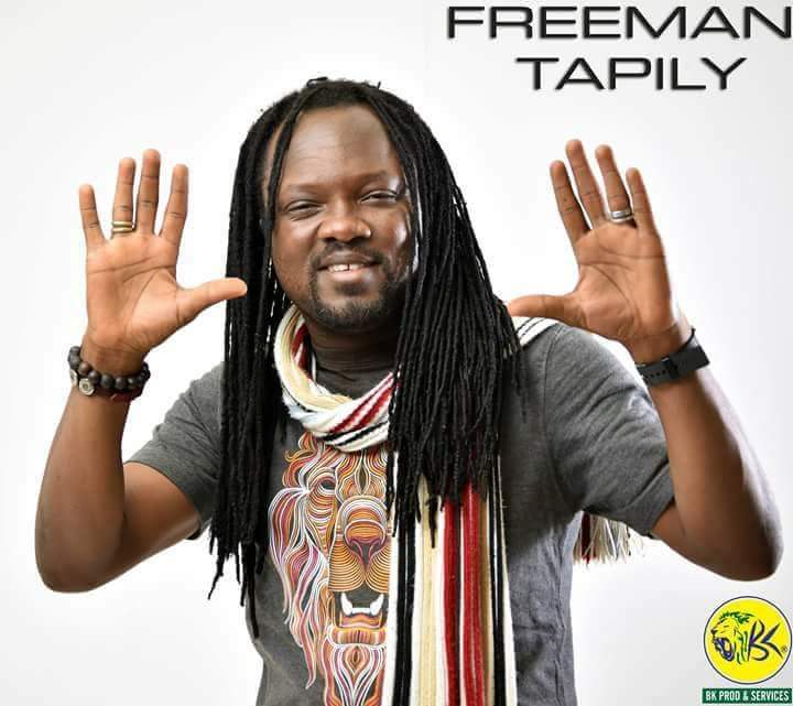 Interview: L’artiste Freeman Tapily  se donne gratuitement en concert live pour soutenir « nos  mères, petites sœurs et femmes » en prison