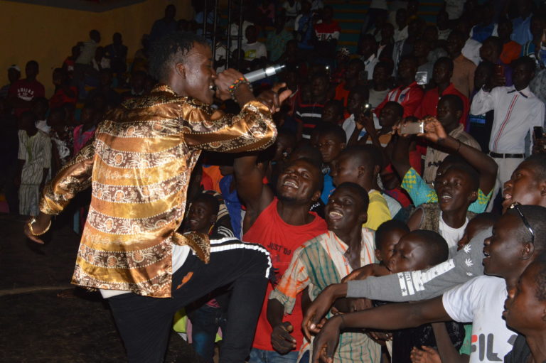 MUSIQUE: Premier grand concert et pari  réussi pour l’artiste AMZY