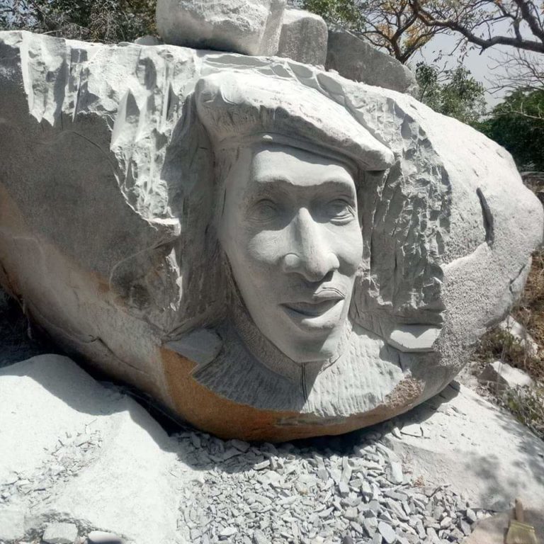 « SYMPO GRANIT 89 »: Thomas SANKARA « immortalisé » sur une pierre à Laongo vers Ziniaré