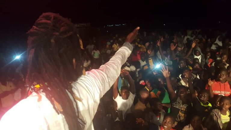 SHOW-BIZ : Sana Bob réclamé encore sur le podium à Koubri à l’occasion de la cérémonie d’ouverture du Centre BOAMANI.