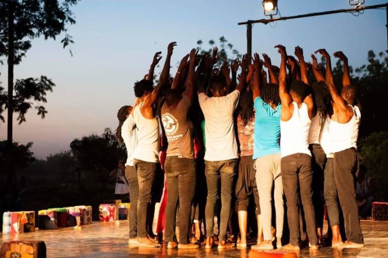 Festival Dialogues de corps : « Une danse ensemble » ou le sursaut patriotique de Lacina Coulibaly.