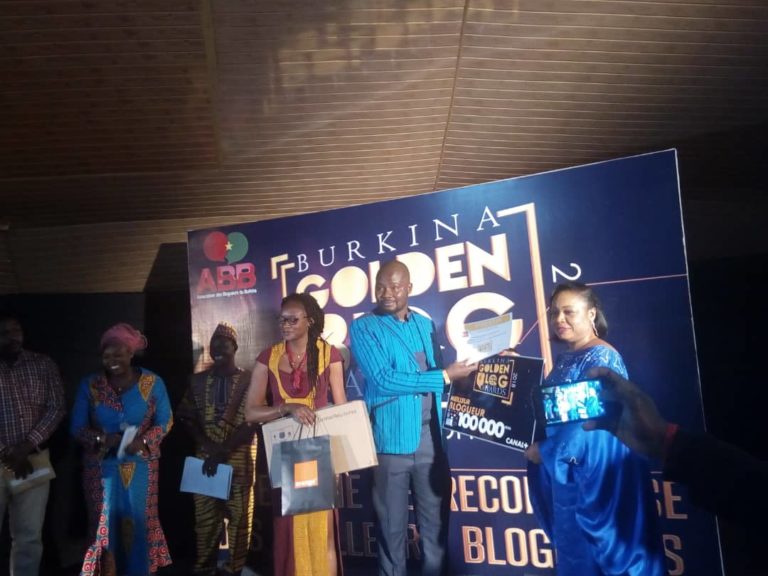 Burkina Gloden Blog Awards (Première édition) : Idrissa Yabre est proclamé meilleur blogueur du Burkina Faso.
