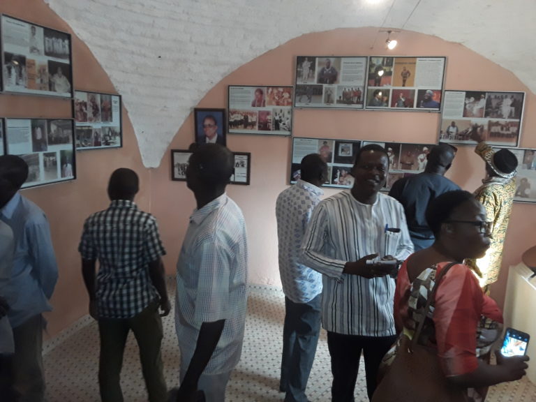 Le musée de la musique Georges OUEDRAOGO abrite une exposition sur « l’histoire de la musique moderne au Burkina Faso ».