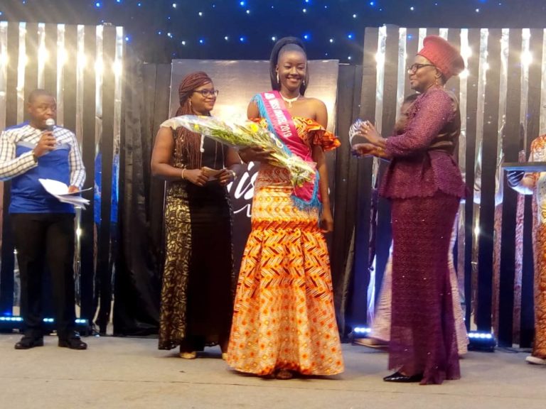 MODE: Dahani Nelly sacrée miss universités 2019.