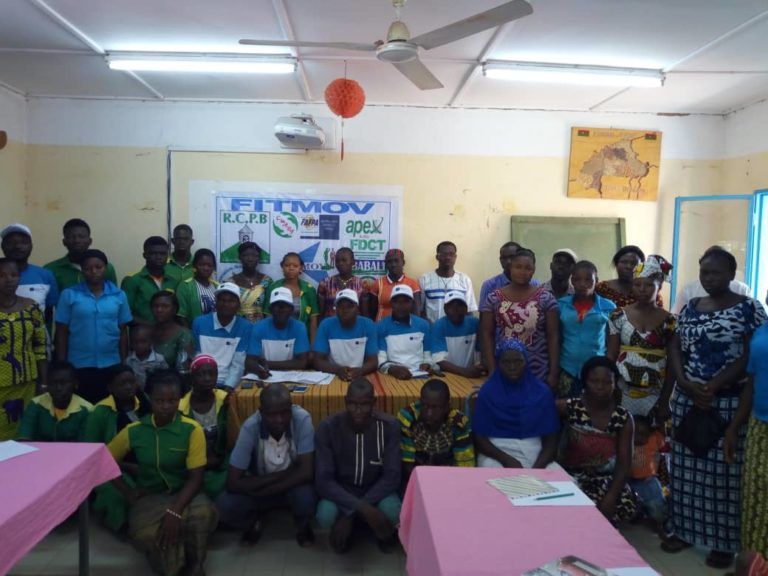 Les acteurs de la mode du Kenedougou à l&rsquo;école du dessin stylistique.