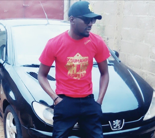 Koumandi Kouyadi: Éva 1er lance sa marque de vêtement.