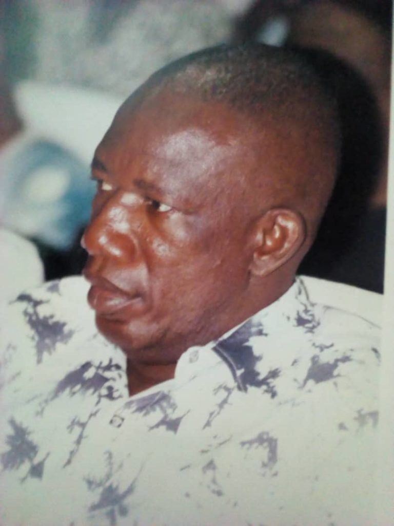 PEINTURE: Découvrons Lancina Conseimbo, un artiste calligraphe-décorateur.