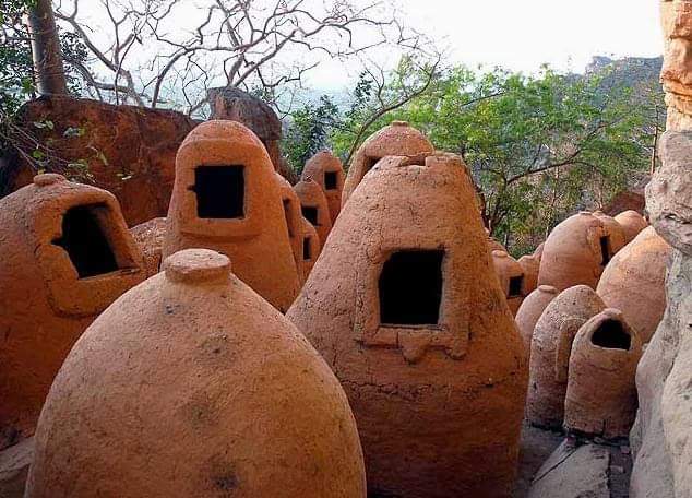 TOURISME: Niansogono, un village sénoufo perché dans les collines.