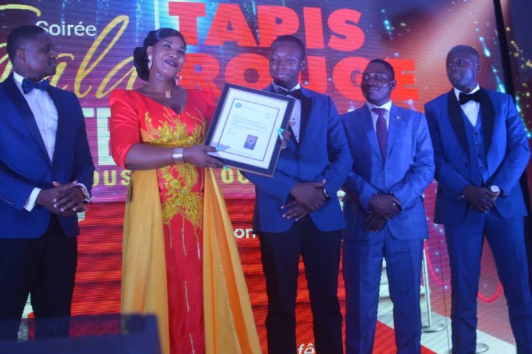 TAPIS ROUGE: Un événement à la hauteur des attentes.