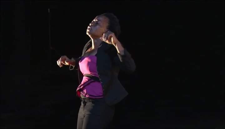 CHORÉGRAPHIE : Sortie de résidence avec Salamata Kobré dans son spectacle « Moom » (Moi ou tout moi).