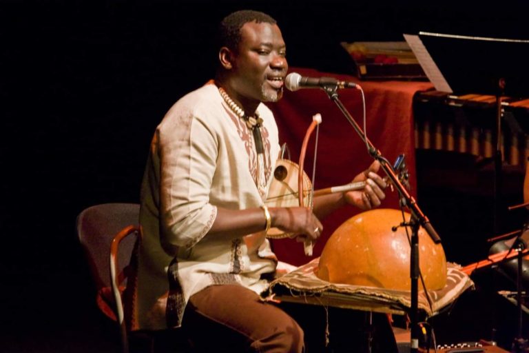 INTERVIEW:  » Il faut que nous musiciens prenions en compte la musique traditionnelle dans nos créations » dixit Nouss Nabil au micro de Infos Culture du Faso.