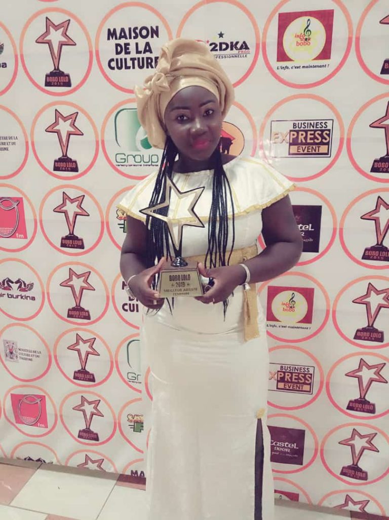 INTERVIEW: A la rencontre du meilleur artiste féminin de Bobo Dioulasso.