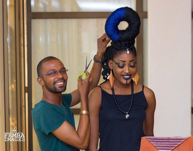 MODE: Coiffure, Accessoires, maquillage mis en exergue, Tino Coiffure est une référence.