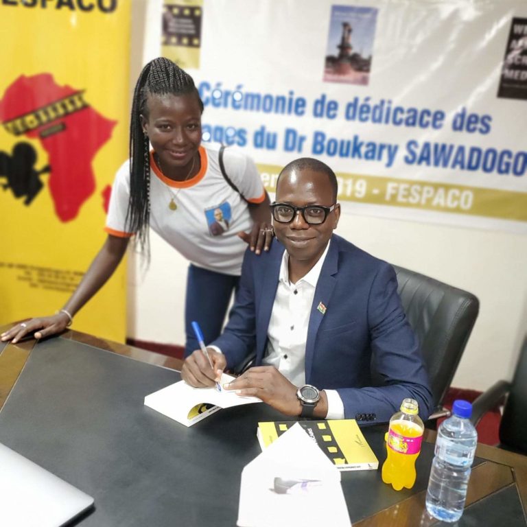 Dédicace d’ouvrages : Boukary Sawadogo infléchit sur l’étude du cinéma africain