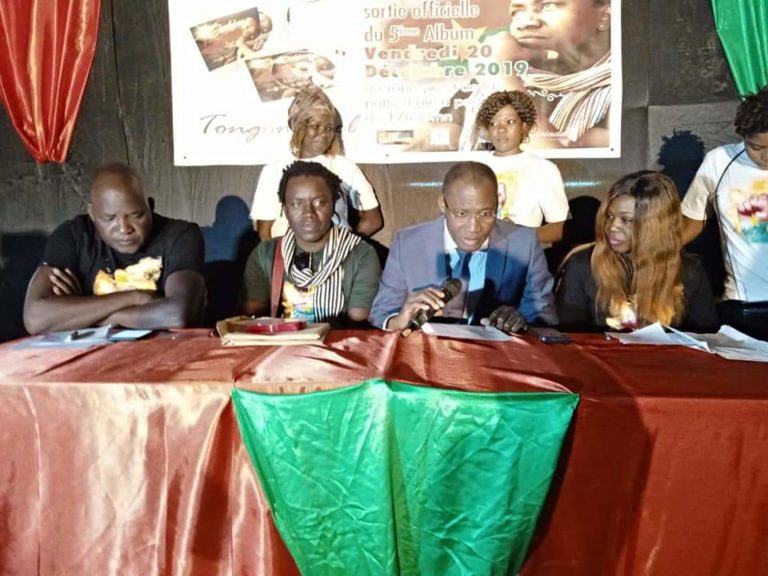 DEDICACE : L’artiste burkinabé Oskimo signe son cinquième album « TONGOMAYEL»
