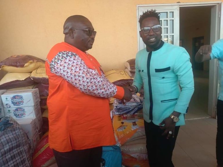 BURKINA : Dez Altino solidaire en vers les déplacés internes