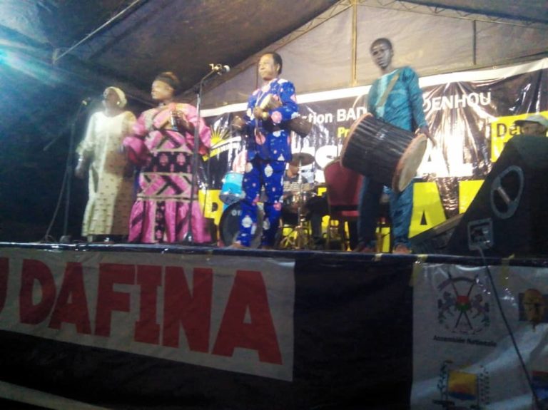 Cohésion sociale : l&rsquo;artiste Mawa Ira invite les dédougoulais à l’union