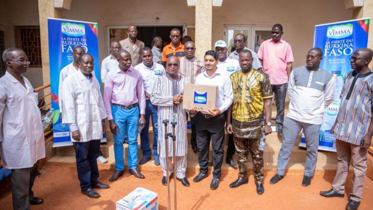 VIMMA Eau Minérale Naturelle, Ici don de matériels et de produits médicaux au CHUSS de Bobo-dioulasso