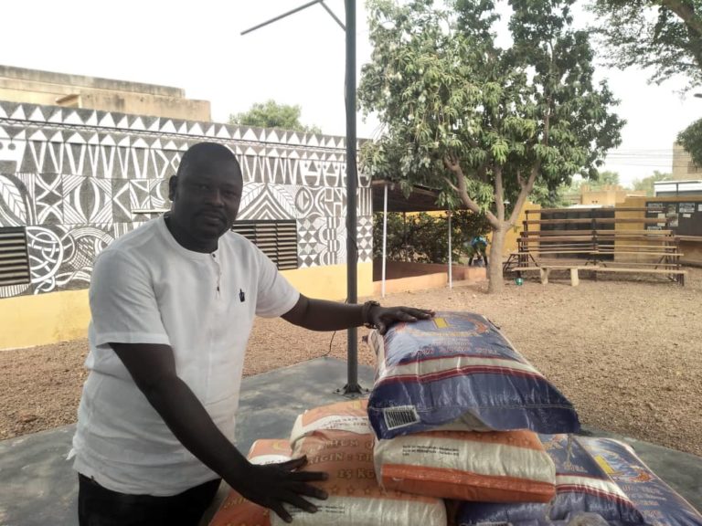 Lutte contre le covid 19: l’humoriste Gérard K. Ouédraogo prolonge la chaine de solidarité en faveur des couches vulnérables