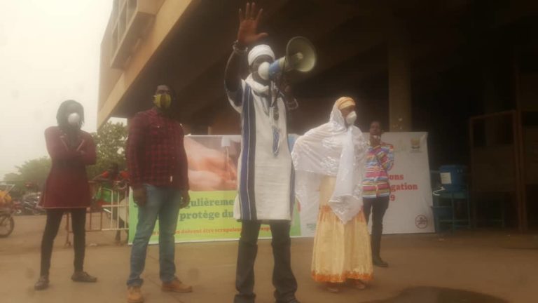 Covid 19: Sana Bob et le « collectif contre le covid 19 » sortent enfin leur chanson suivie du clip