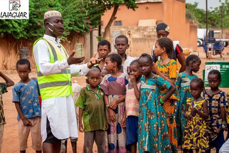 Lutte contre la Covid-19: L’humoriste Lajaguar fait encore des dons
