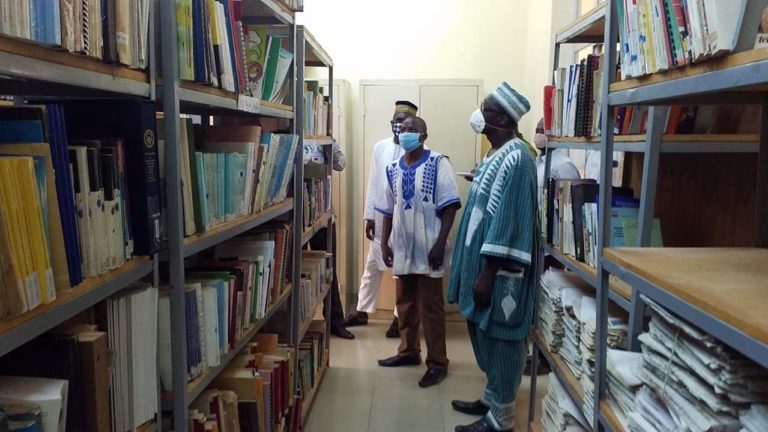 Le Secrétaire Général du Ministère en charge de la Culture en visite à la Bibliothèque nationale