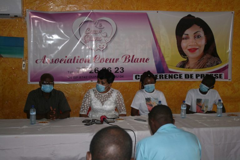 Œuvres sociales: ‘’L’association cœur blanc’’ de L’artiste Maman Flora présentée à la presse