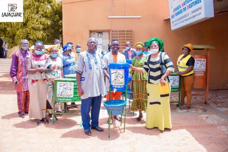 PROJET L’ASSAINISSEMENT: L’humoriste Lajaguar chez le Pasteur Mamadou Phillipe Karambiri