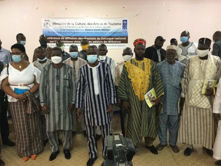 Ouahigouya : Le Ministre de la culture Abdoul Karim Sango a échangé avec les forces vives sur la question de l’extrémisme violent