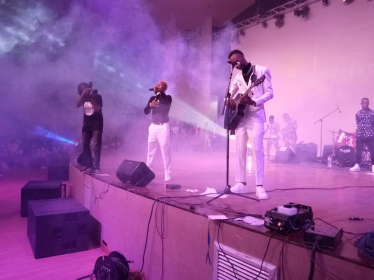 Concert-dédicace de One Gang à Bobo-Dioulasso: la salle du palais de la culture pleine à craquer
