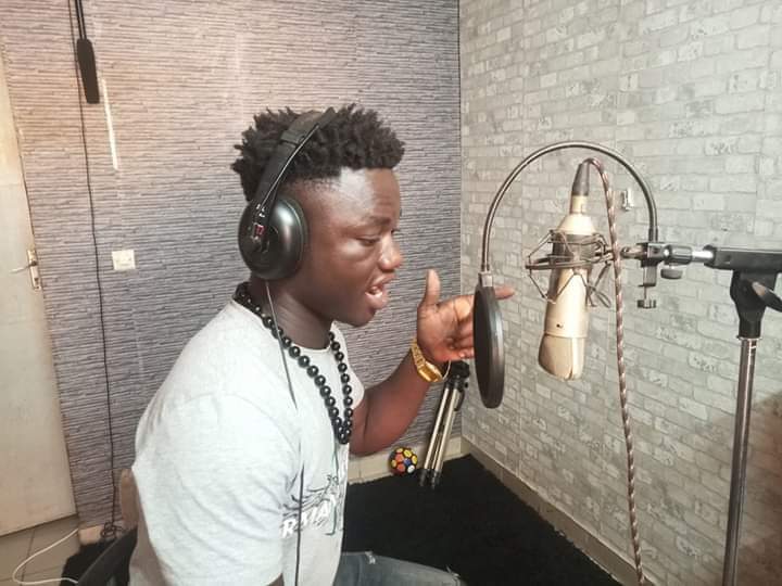  »La musique, ce n’est pas seulement la langue, c’est aussi la voix et les messages véhiculés », Abesig, artiste-musicien
