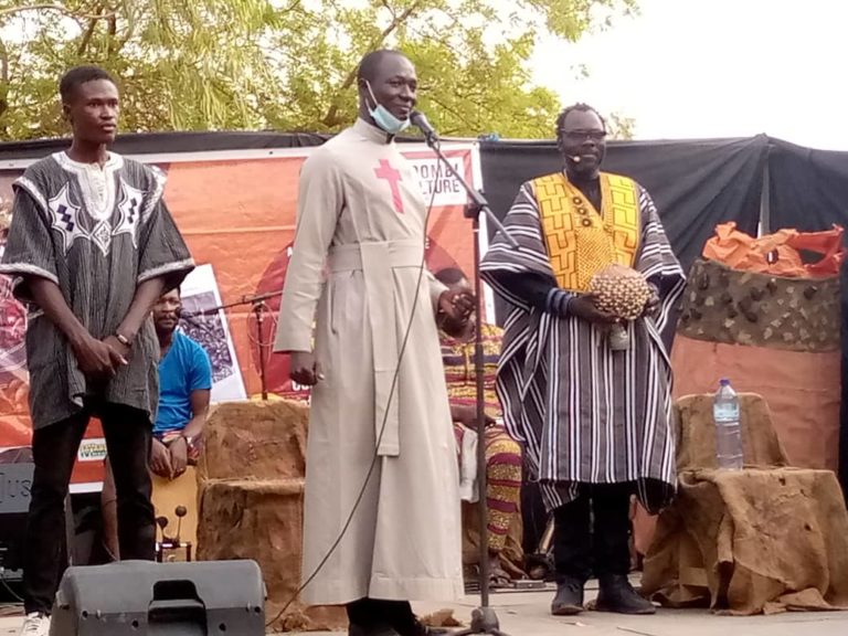 CONTE: le projet « Conte à l&rsquo;école » de KPG accueilli avec joie par les élèves du Juvénat Saint-Camille (Garçons)