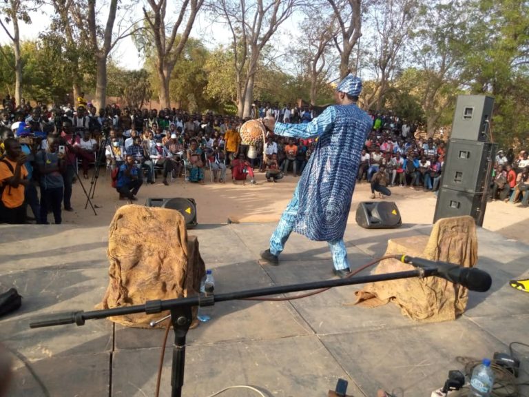 « Conte à l&rsquo;école »: le spectacle « Ragandé » s&rsquo;invite à l&rsquo;université Joseph Ki ZERBO de Ouagadougou