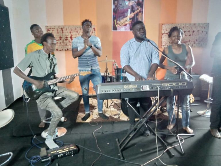 MUSIQUE: le lauréat de Faso académy 2015, Mister Koff revient avec un tout nouveau single « Mon heure »