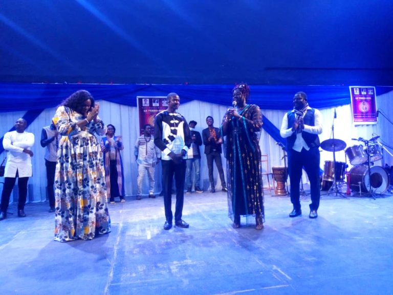 HUMOUR: le concepteur du TERRO-RIRE, Simplice simplement simple fait une salle comble au CENASA