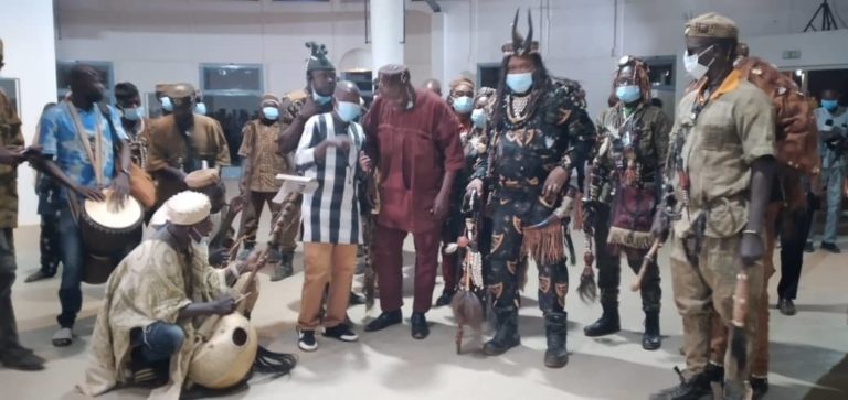 Culture burkinabè : les DOZOS mis en valeur par Warren SARÉ, photographe professionnel burkinabè