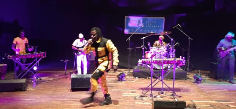 Concert de remerciement du Marley d’or 2020: L’Institut français de Bobo a vibré au rythme de Jahkassa Concert de remerciement du Marley d’or 2020: L’Institut français de Bobo a vibré au rythme de Jahkassa