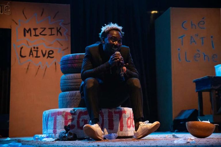Spectacle « Voisins bizarres » à guichets fermés: un pari réussi pour Moussa Petit Sergent