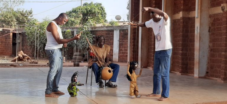 Festival ART’DOUGOU: un spectacle dédié aux marionnettes et aux contes