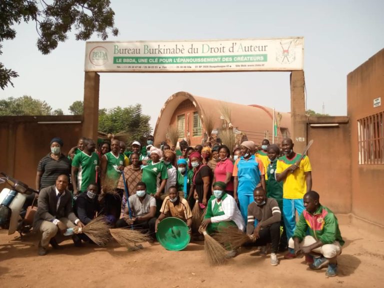Journée de salubrité : le BBDA, en compagnie de ses sociétaires, assainissent leurs locaux
