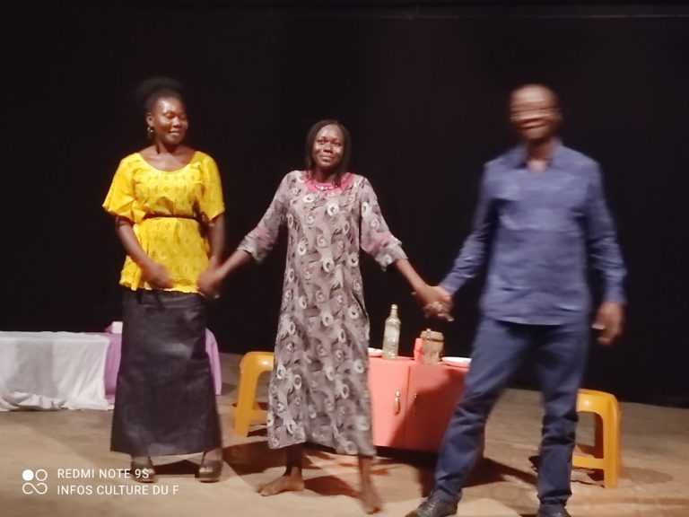« Maquillage »: une pièce de théâtre qui met à nu le revers de la mégalomanie