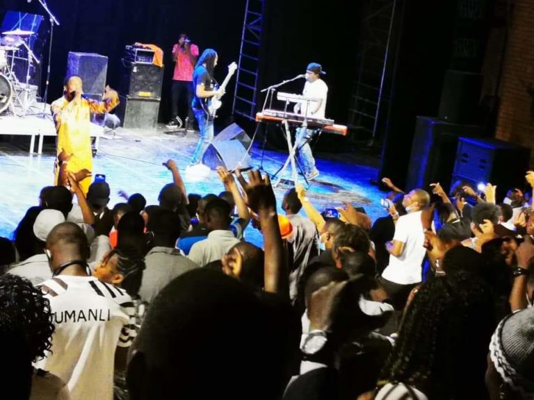 Concert de Smarty à l’Institut français : le métronome du rap burkinabè confirme sa suprématie