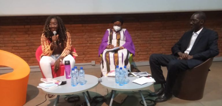Dédicace d’œuvres à l’Institut français de Ouagadougou: les difficultés de la Femme mises en exergue