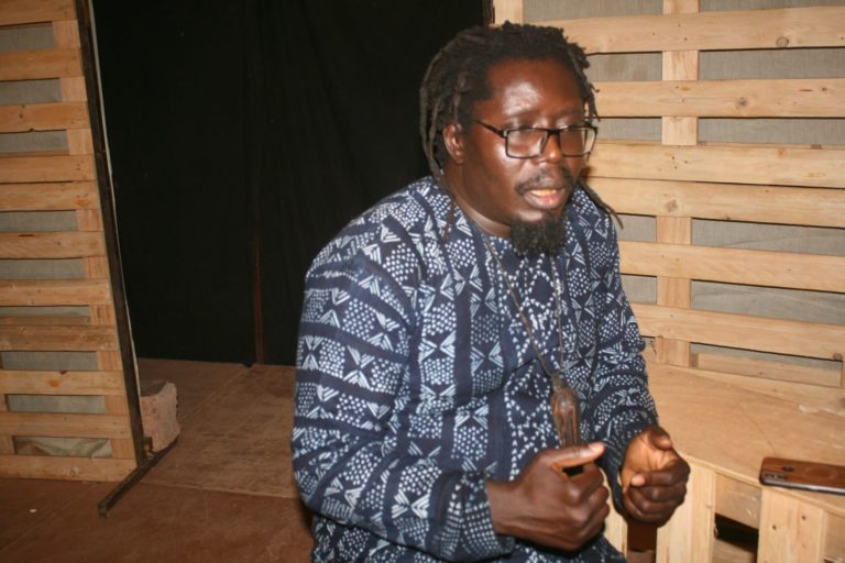 THÉÂTRE : « Terre ceinte », une adaptation d’Aristide Tarnagda, auteur, metteur en scène, comédien et Directeur général des Recréatrales