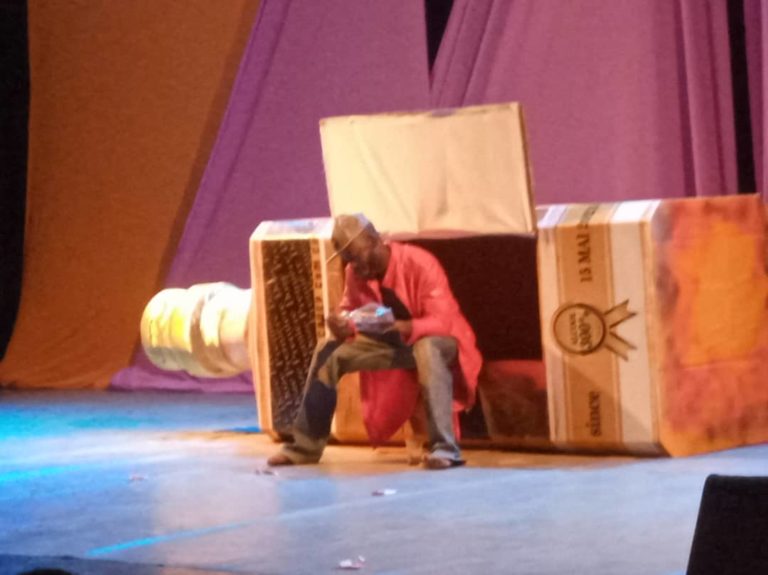 Spectacle de Soum le Sapeur: une « Première doze » à la hauteur des effets escomptés