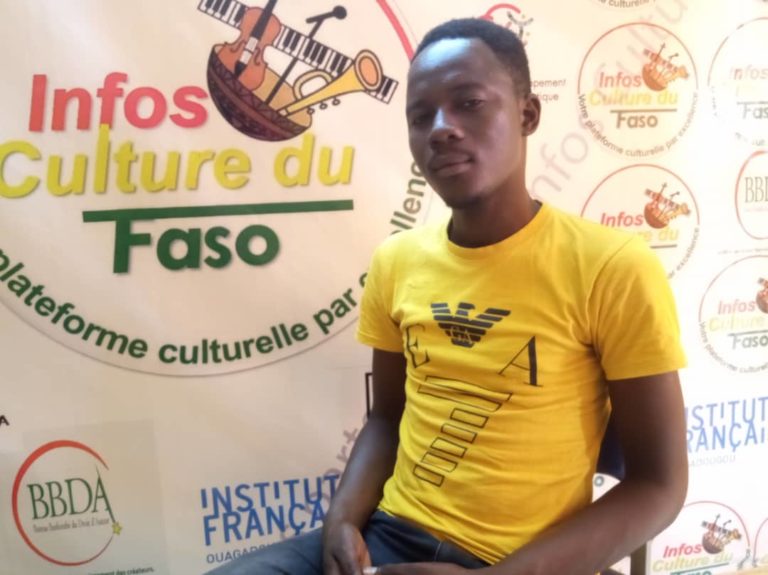 « Contrairement à l’avis de certains, le conte n’est pas seulement destiné aux enfants, il s’ouvre à tous, de par le moral et le message qu’il véhicule », Pacôme Kaboré, conteur et comédien