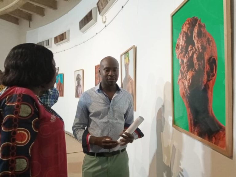 VERNISSAGE: l’artiste-photographe Nyaba Ouédraogo donne sa vision du monde à travers « Fragments des corps »