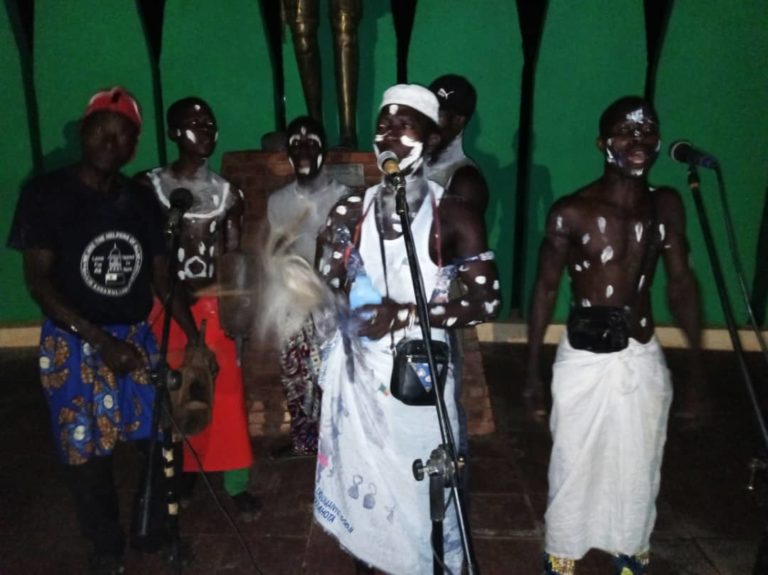 4e soirée culturelle du Carnaval Banfora : la troupe kôlèla de Tierfora magnifie la danse karabôrô